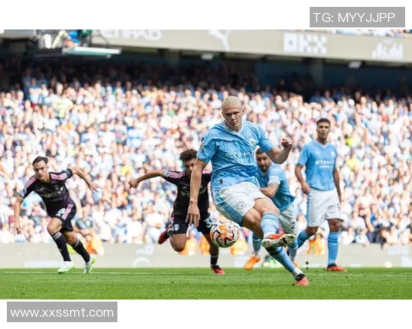 曼彻斯特城与热刺的激烈对决展现英超足球的魅力与激情